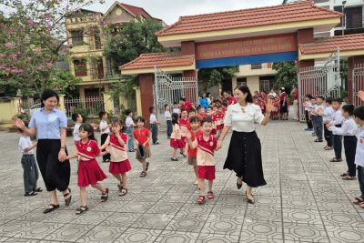 HOẠT ĐỘNG THAM QUAN TRƯỜNG TIỂU HỌC LIÊM CHÍNH CỦA CÁC BÉ KHỐI 5T
